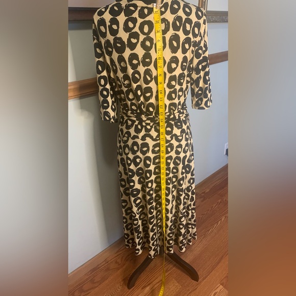 Jones New York Signature Black and Tan Print true
Wraparound Dress size 14 - Picture 6 of 10
